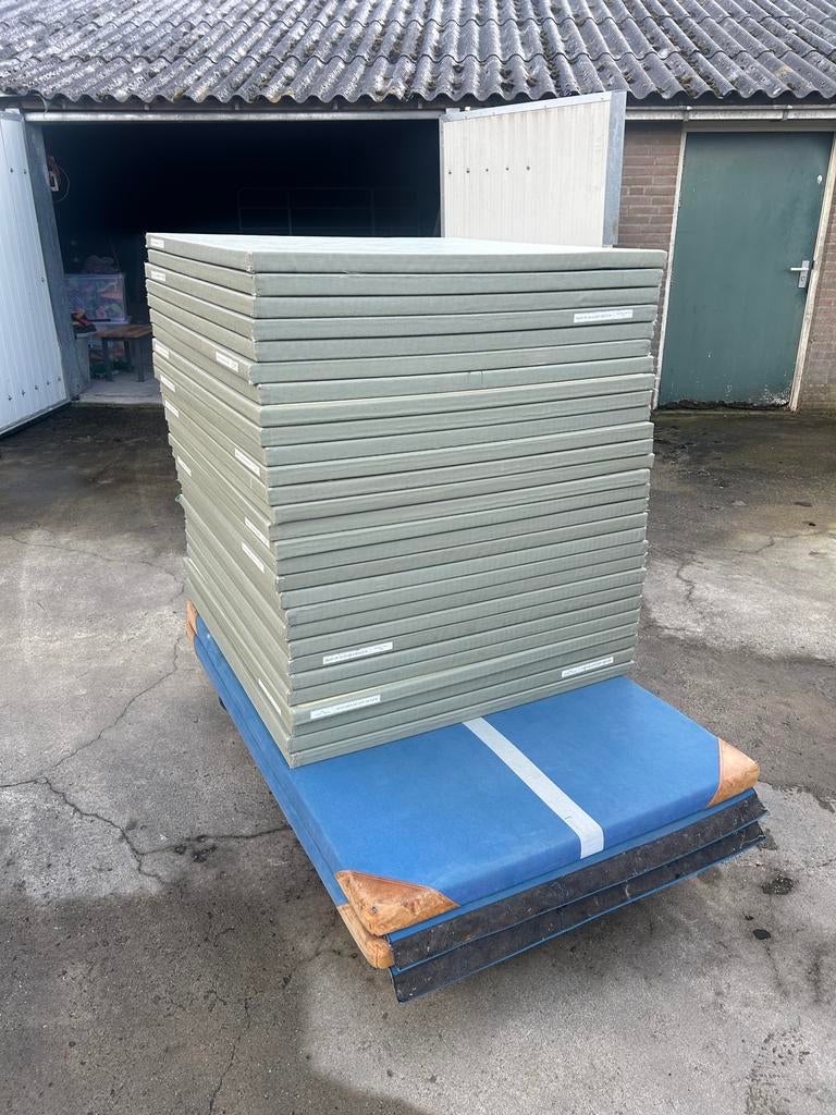 Judomatten 100x100x4cm - 19stuks, Sport en Fitness, Ophalen, Zo goed als nieuw