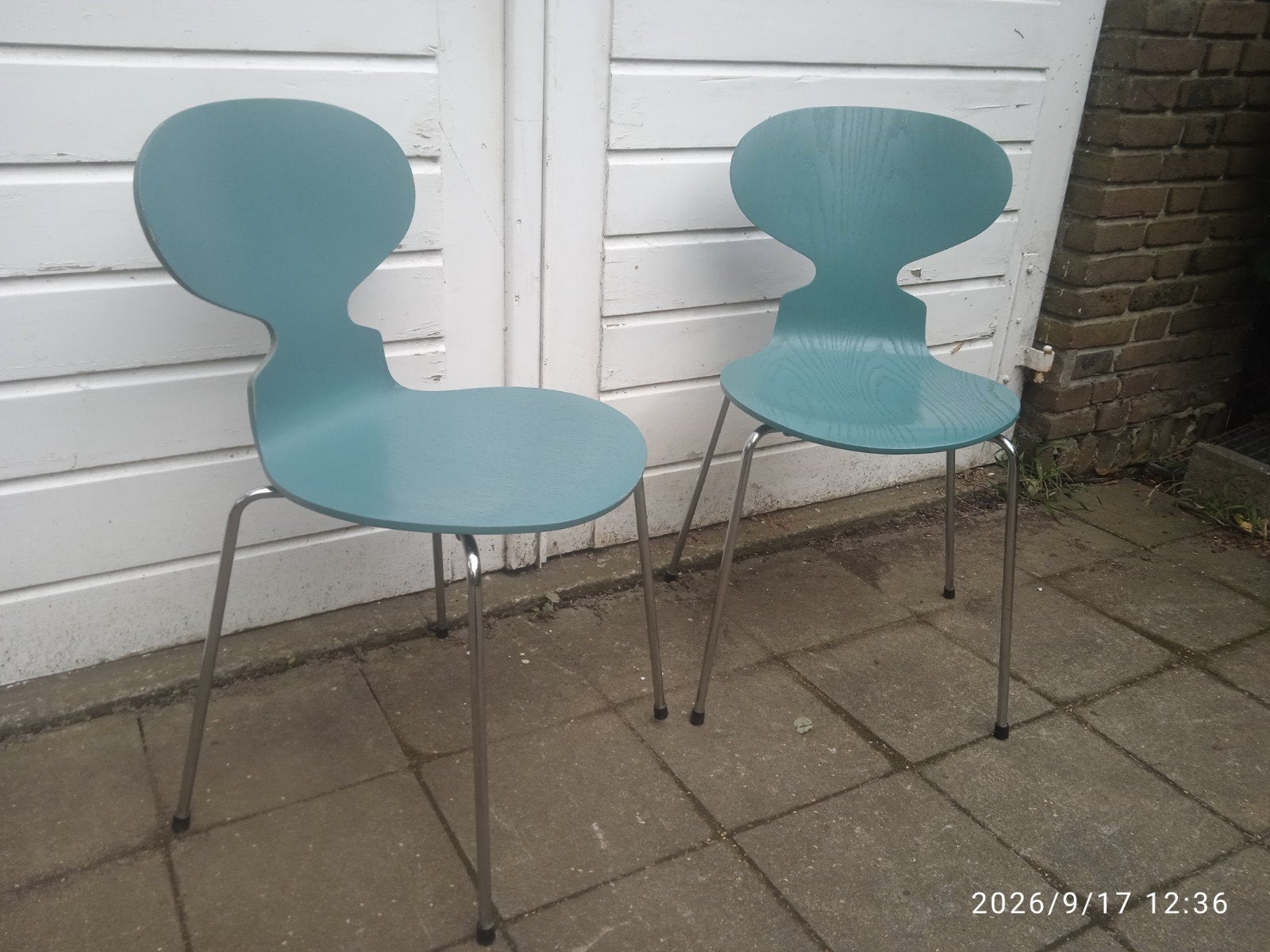 Fritz Hansen Ant Chairs, Twee, Blauw, Zo goed als nieuw, Hout