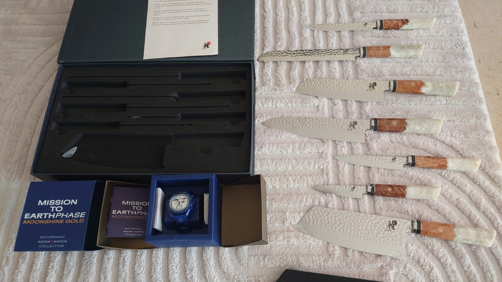 knife set of 7 pieces and an Omega Swatch, Enlèvement ou Envoi, Omega