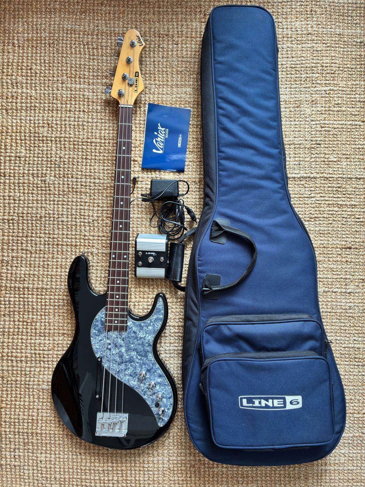 Basse Variax 700 - LINE 6 - 4 cordes, Musique & Instruments, Instruments à corde | Guitares | Basses, Utilisé, Électrique, Enlèvement