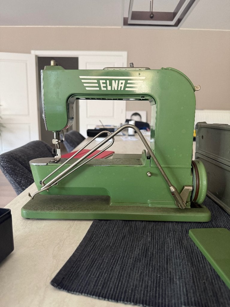 Vintage naaimachine, Hobby en Vrije tijd, Naaimachines en Toebehoren, Ophalen, Naaimachine, Overige merken