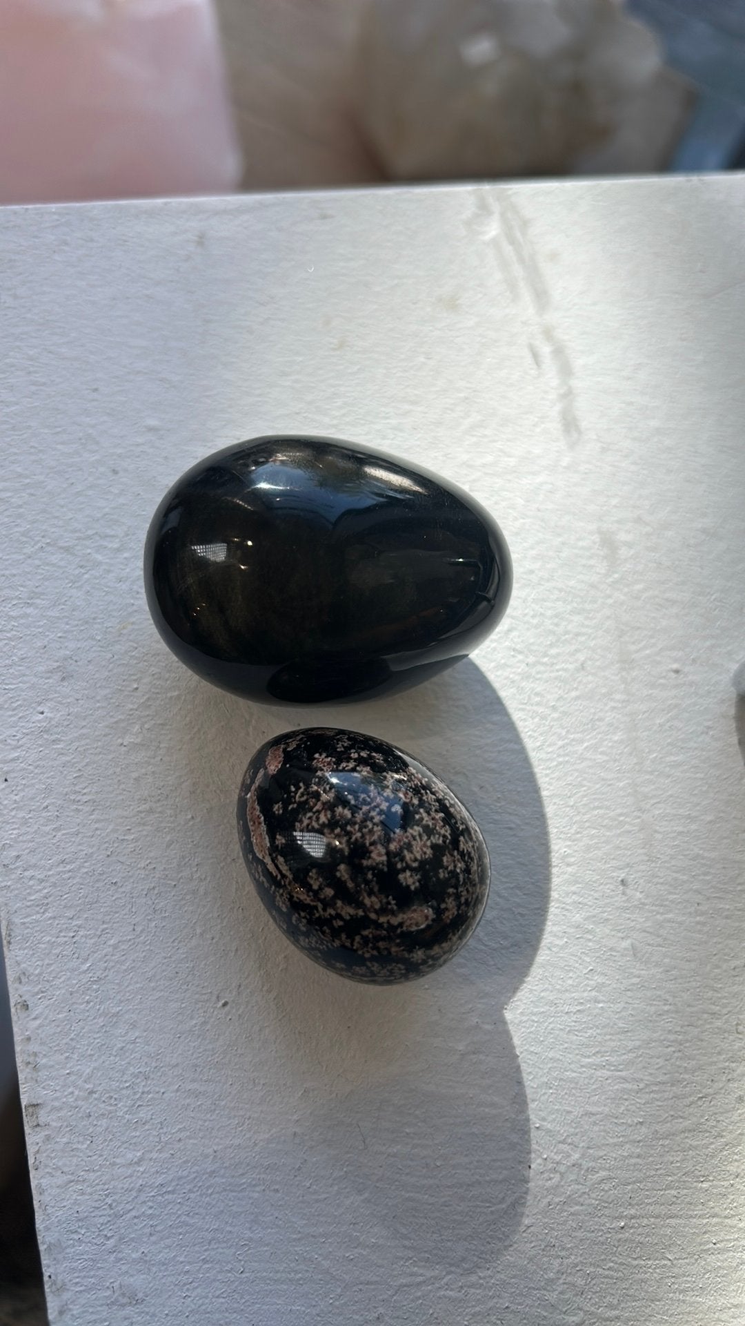 2 oeufs en obsidienne (verre volcanique naturel), Collections, Enlèvement ou Envoi, Minéral