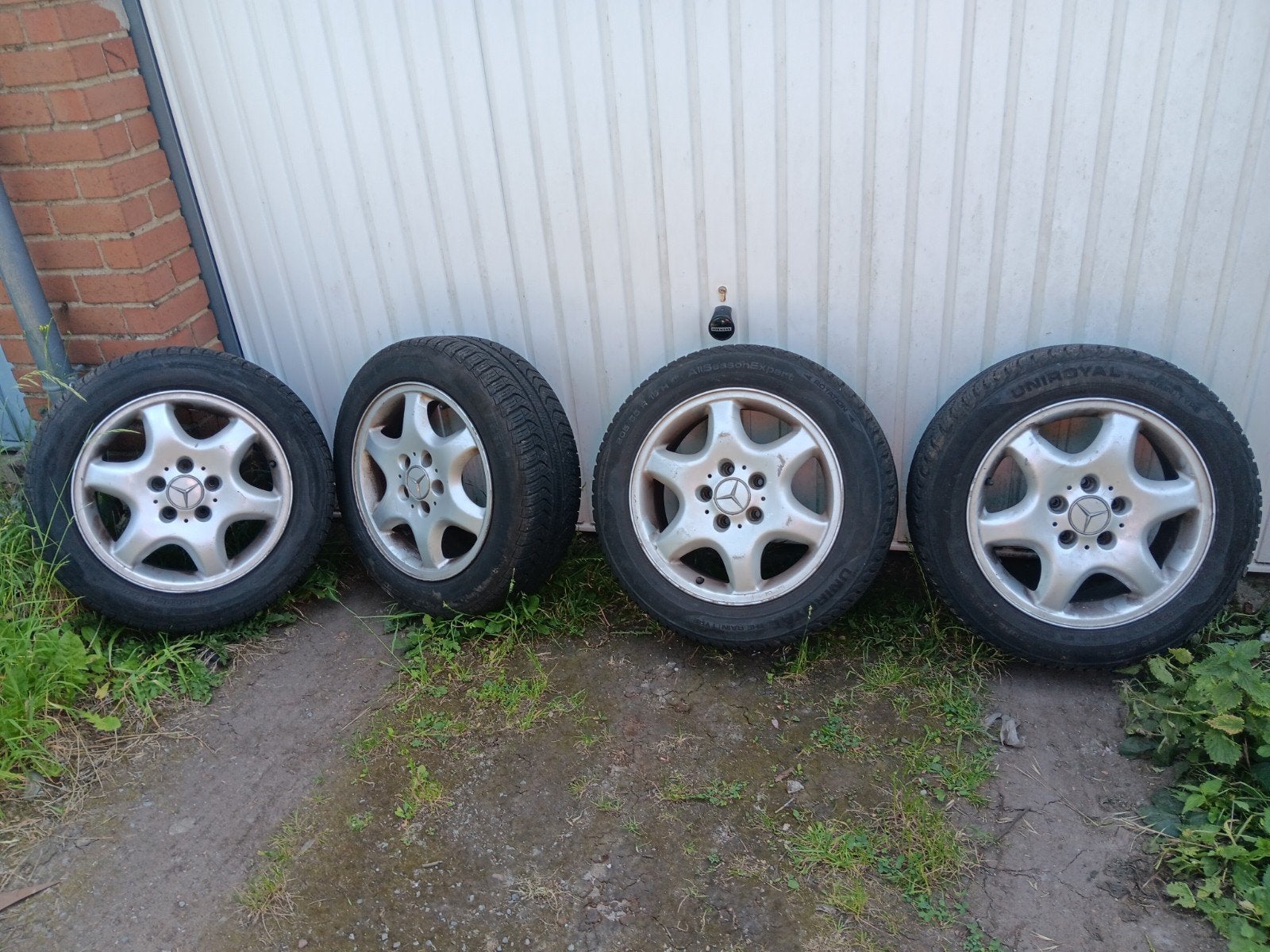 4 jantes mercedes 205/55/16, Autos : Pièces & Accessoires, Enlèvement ou Envoi, 4 Saisons, Pneu(s)