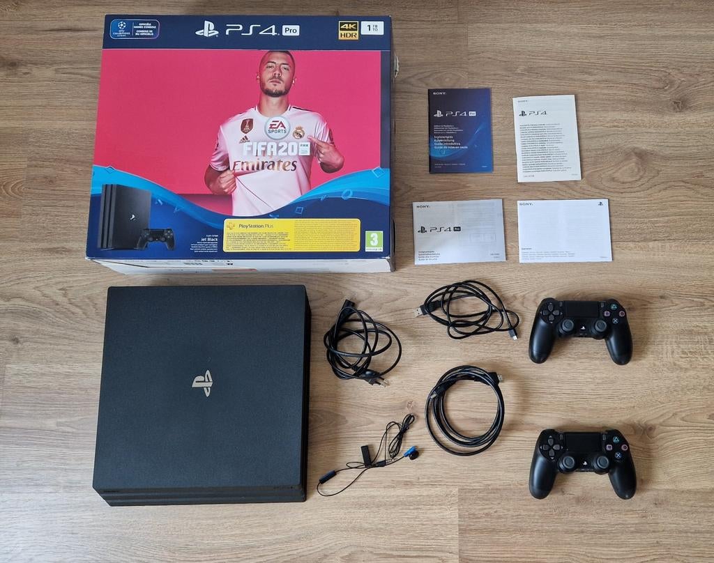 Playstation 4 Pro 1TB - 2 controllers, Consoles de jeu & Jeux vidéo, Consoles de jeu | Sony PlayStation 4, Comme neuf, Pro, 1 TB