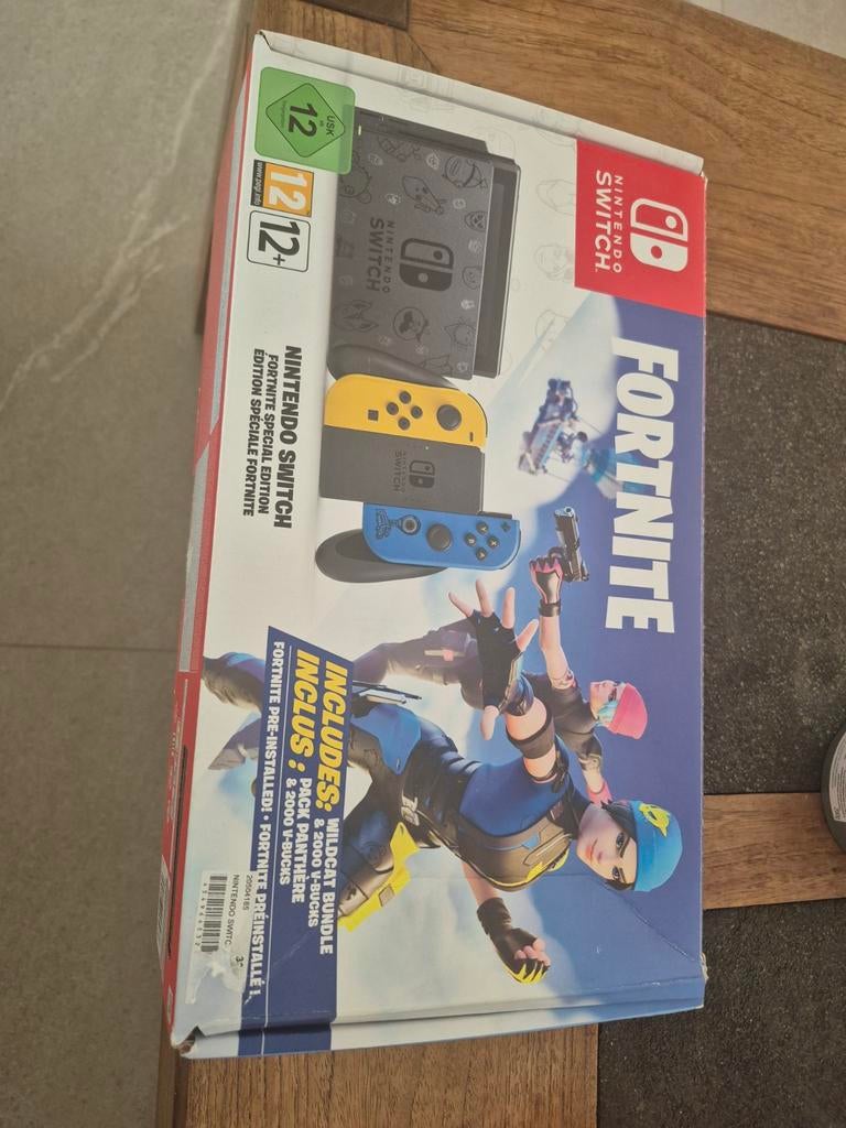 Switch Fortnite Special Edition, Games en Spelcomputers, Spelcomputers | Nintendo Switch, Ophalen