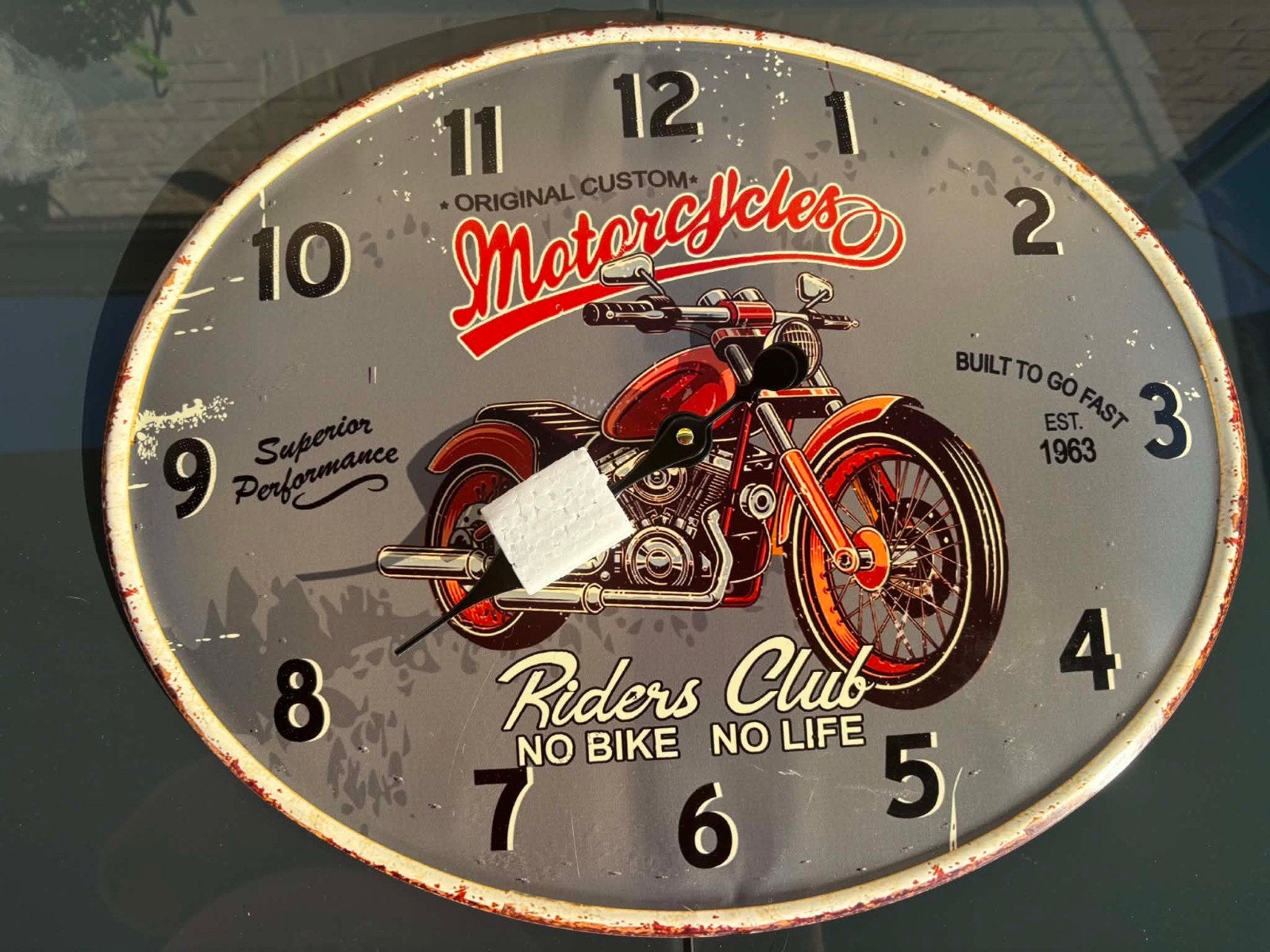 Horloge murale, Envoi, Horloge murale
