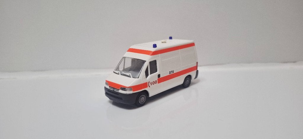 Peugeot boxer 1/87 ambulance Belge service 100, Enlèvement, Utilisé, Autres types, Autres marques