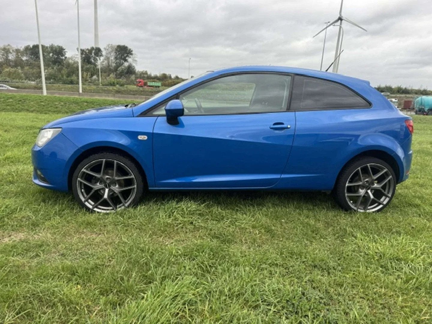 SEAT Ibiza Ibiza 1.2i / Garantie 12m. (bj 2012), Auto's, Euro 5, Stof, Blauw, 1198 cc
