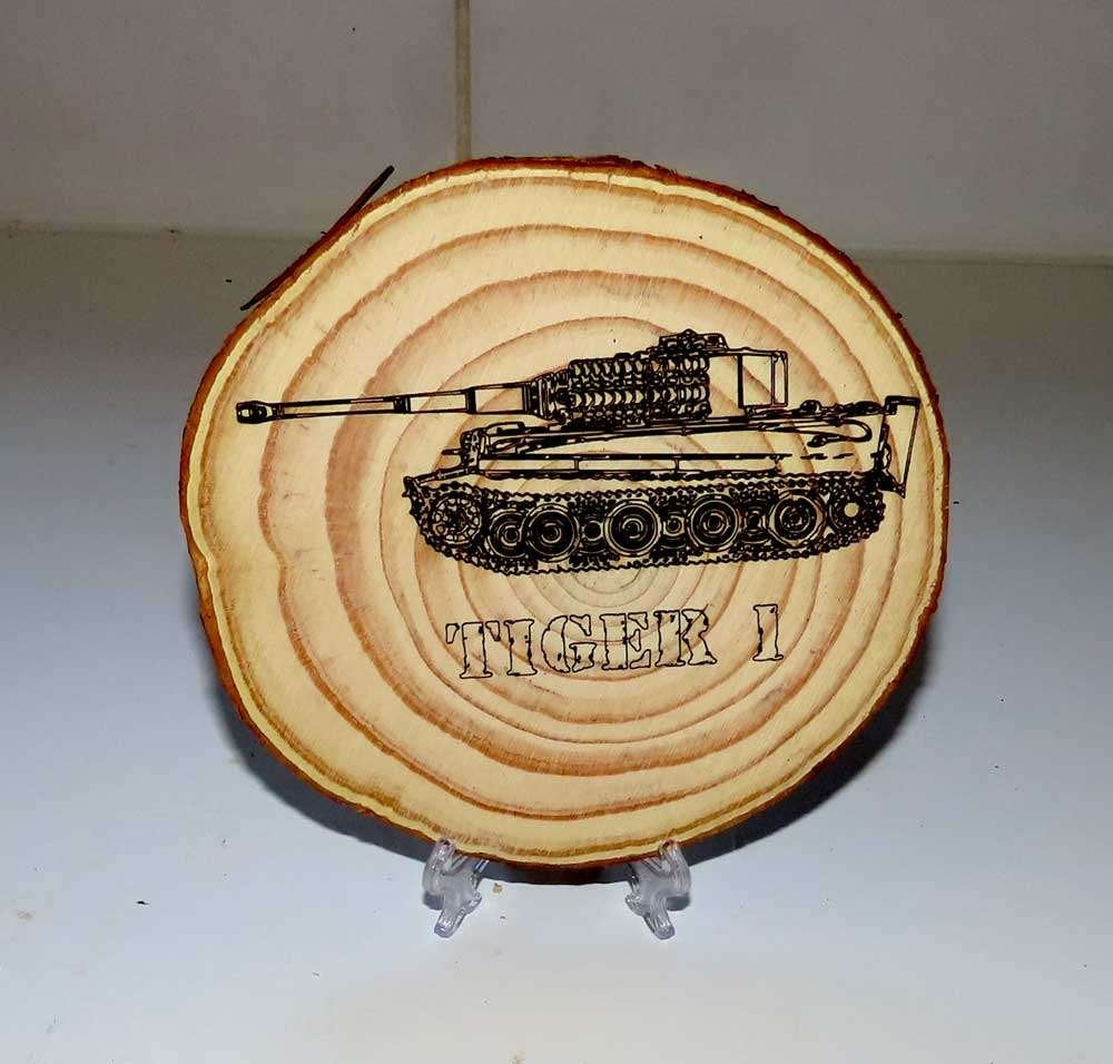 Houten schijf met WW2 tank, Enlèvement ou Envoi, Armée de terre, Objet d'art