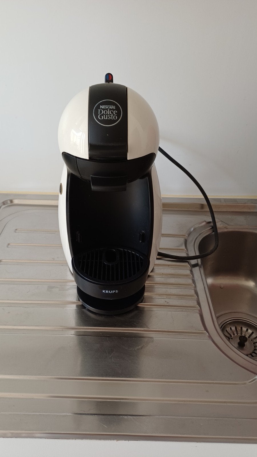 Dolce gusto koffiezetapparaat Nescafe Krups, wit van kleur, Ophalen of Verzenden, Zo goed als nieuw, Koffiepads en cups, Afneembaar waterreservoir