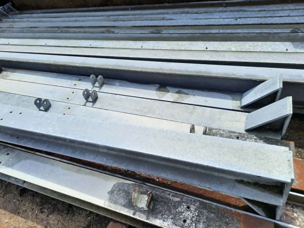 Poutrelles IPE220 et HEA140, Enlèvement, Comme neuf