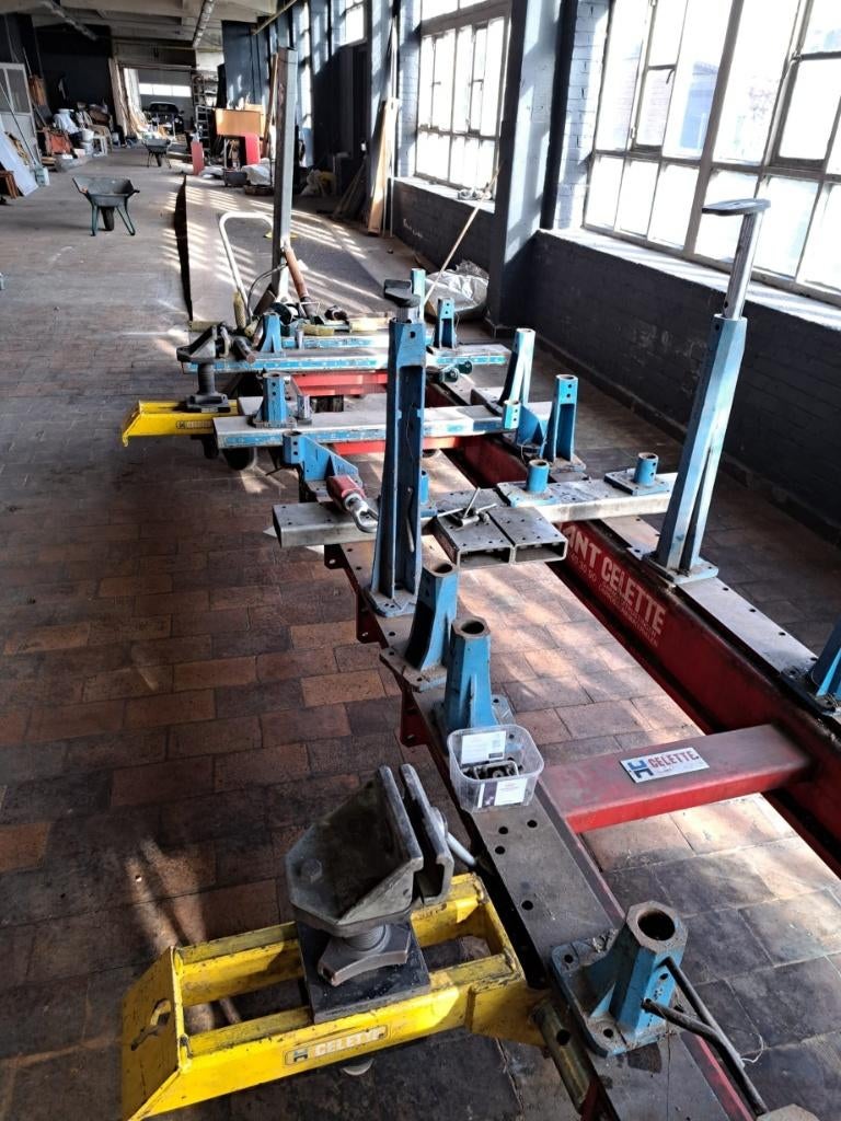 Celette richtbank + hydraulische trekarm, Ophalen