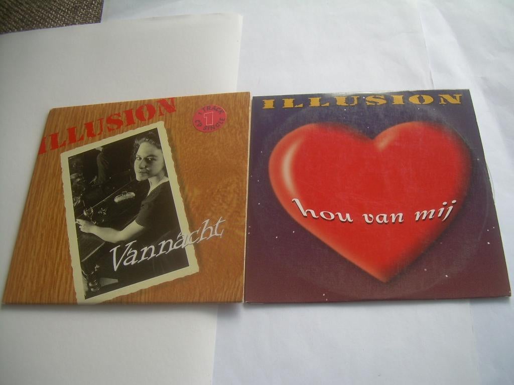 2 CD SINGLES - ILLUSION, CD & DVD, CD Singles, 2 à 5 singles, Enlèvement ou Envoi, Comme neuf, En néerlandais