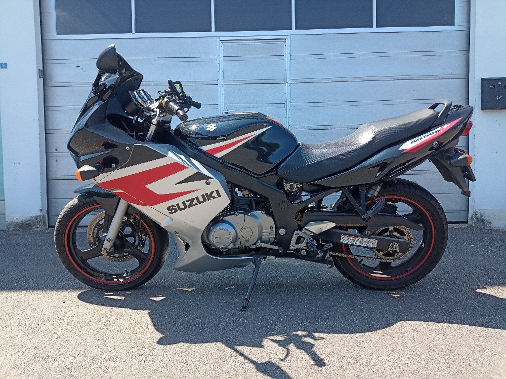 Suzuki GS500/GS500F 2005 + extras gratuits, Motos, Particulier, Permis Moto A2 minimum