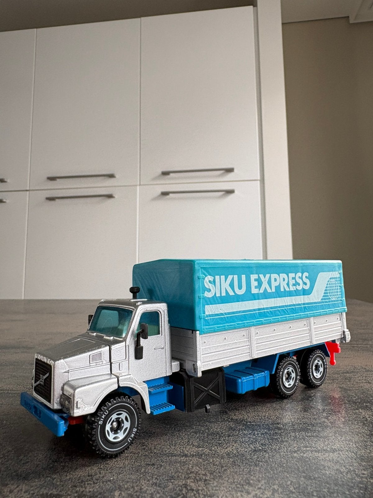 Siku Volvo Siku Express, Hobby en Vrije tijd, Ophalen of Verzenden, Zo goed als nieuw