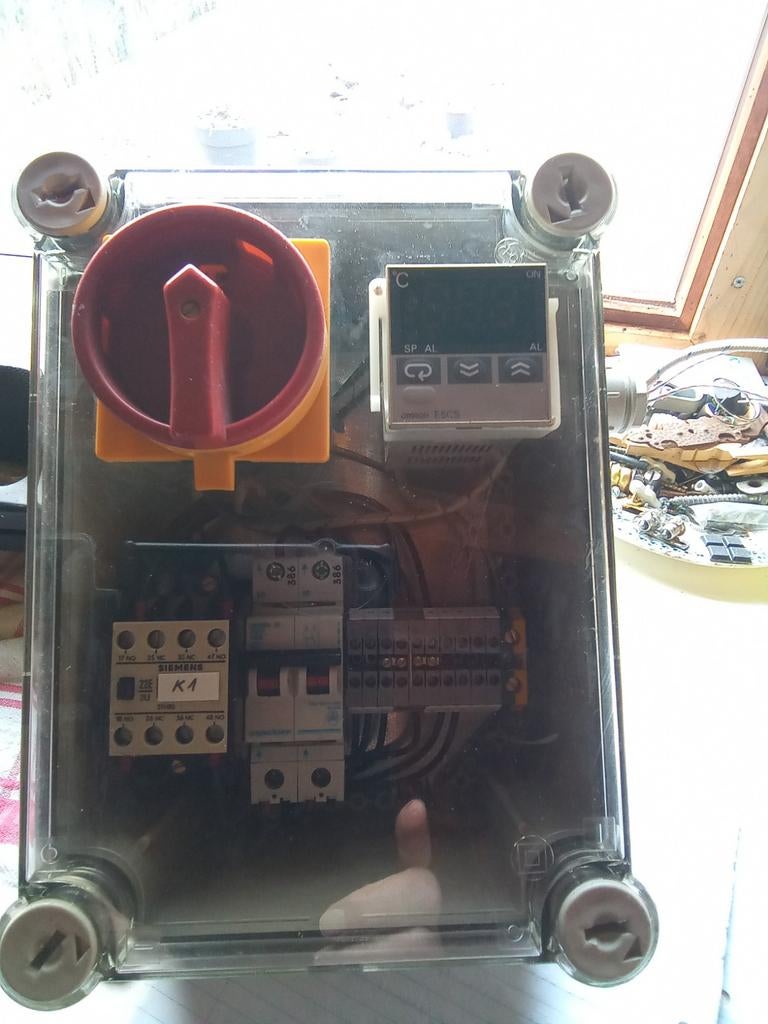 Elektriciteitskast uit inboedel, Enlèvement