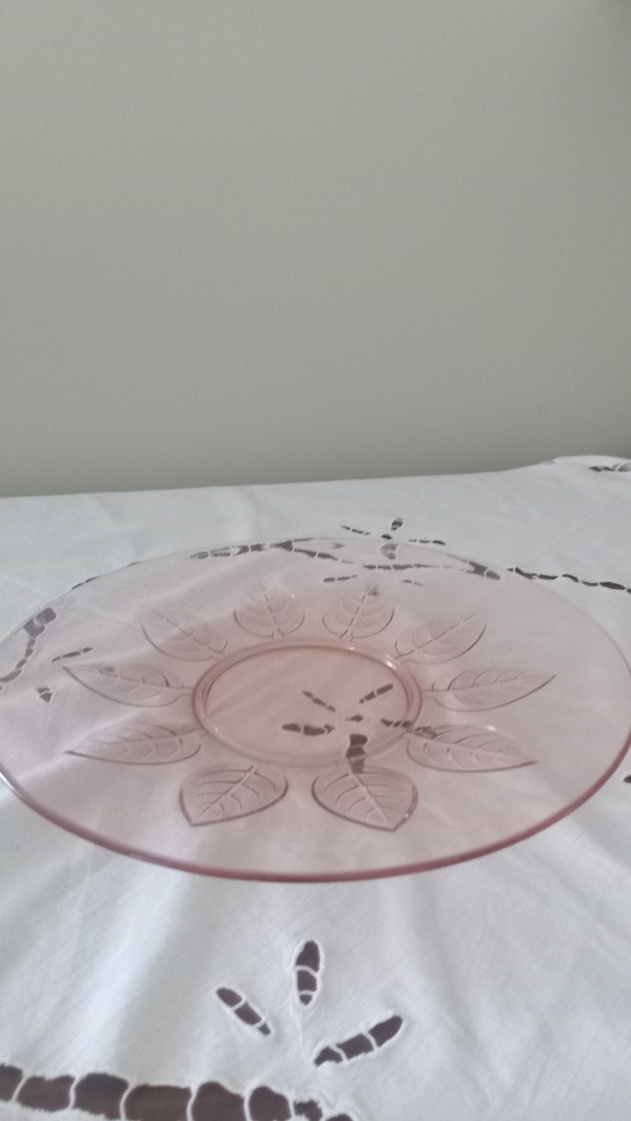 av ancien plat en verre rose vinted année 55 dessin  feuille, Enlèvement ou Envoi