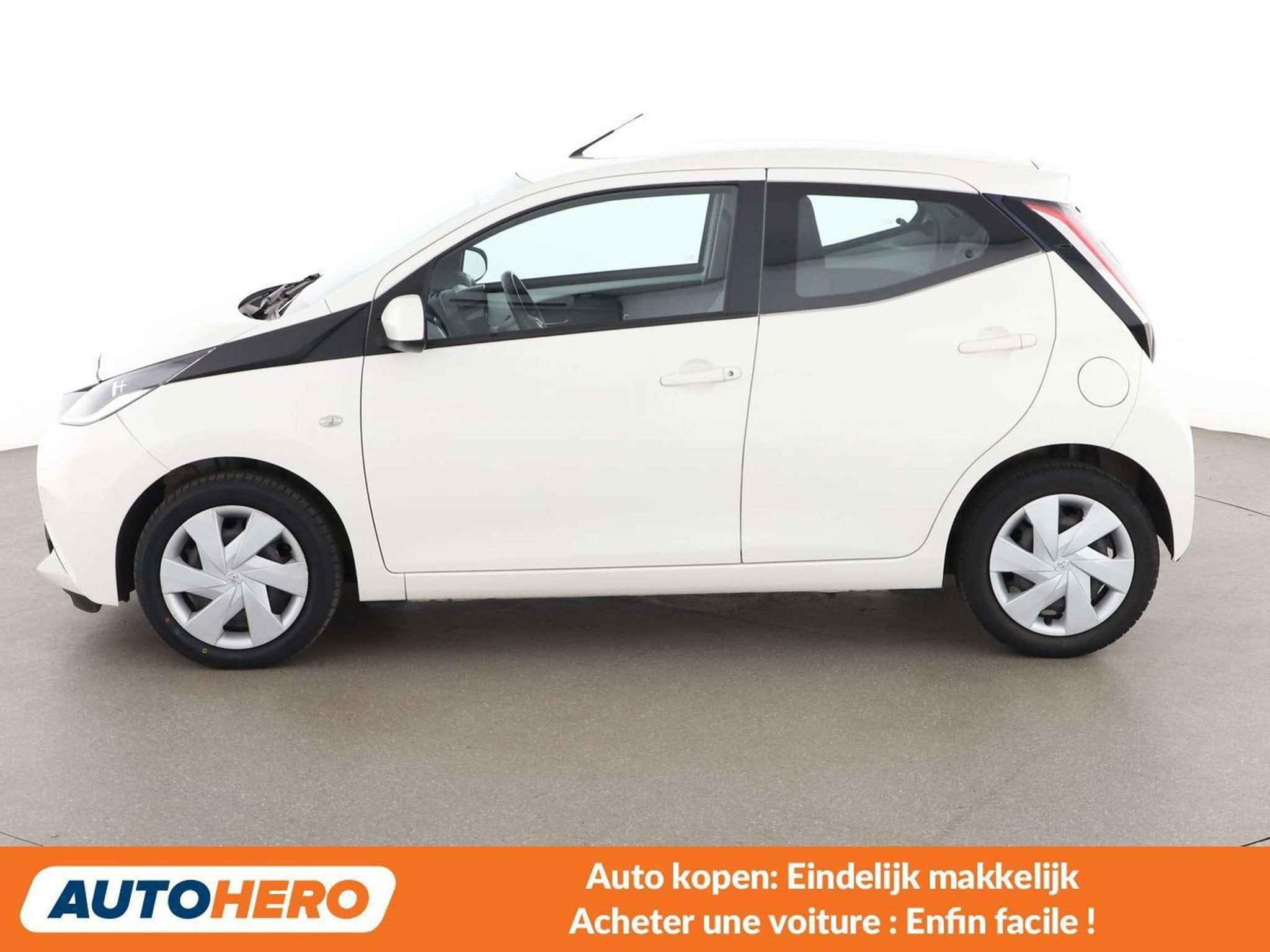 Toyota Aygo 1.0 X-Play (bj 2017, automaat), Auto's, Toyota, Stof, Gebruikt, Wit, Aygo
