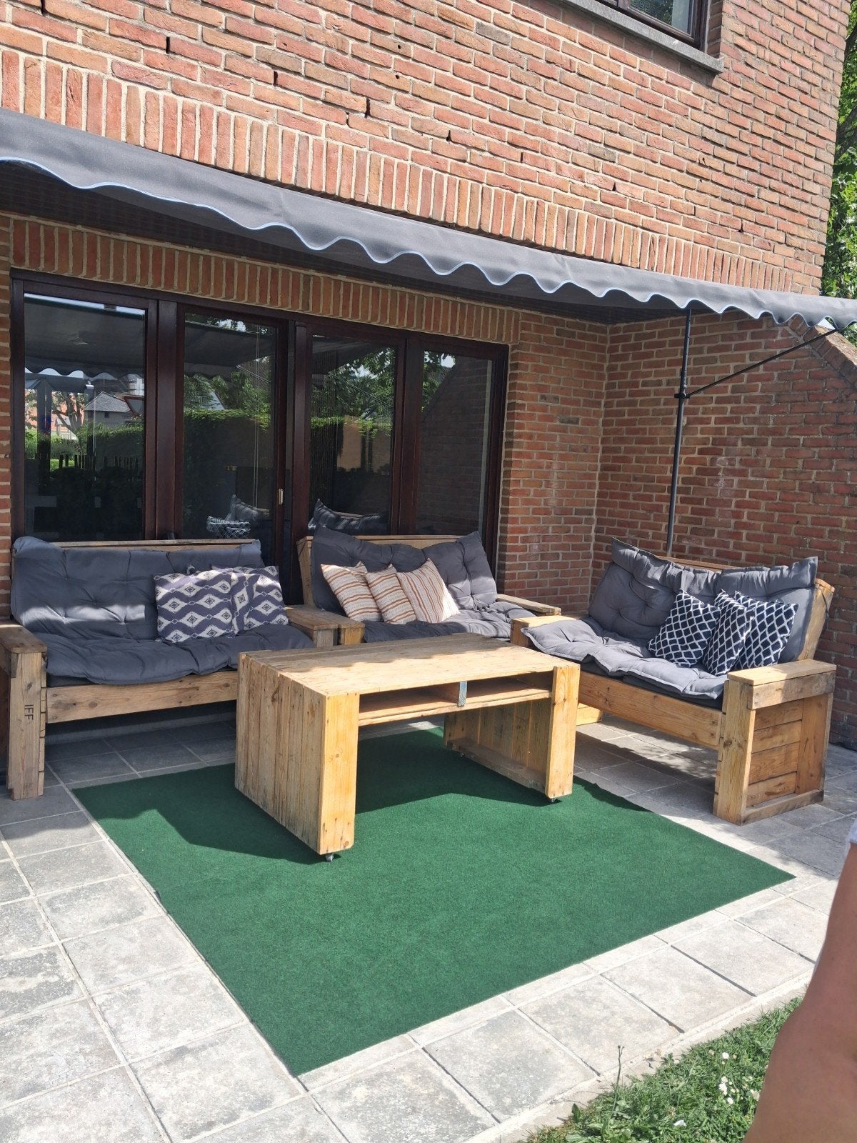 Lounge set met tafel en kussens, Ophalen, Eettafel, 6 zitplaatsen, Zo goed als nieuw
