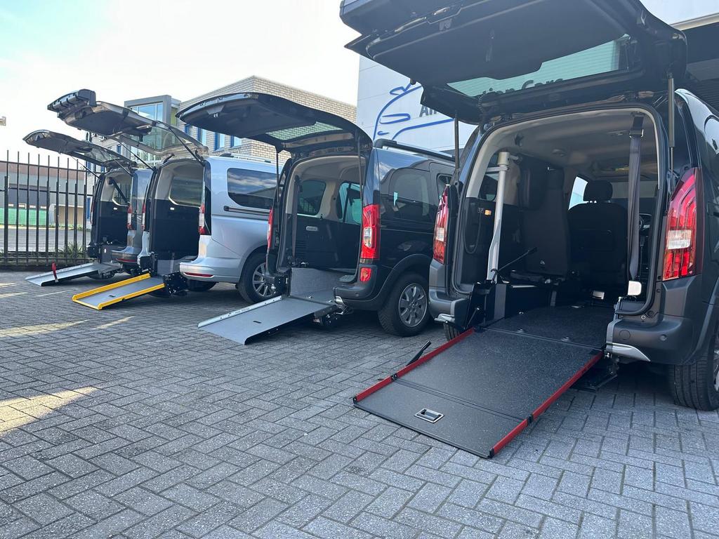️♿️GEVRAAGD ‼️rolstoelauto rolstoelwagens rolstoel Tpmr, Kangoo, Particulier, Te koop, Benzine
