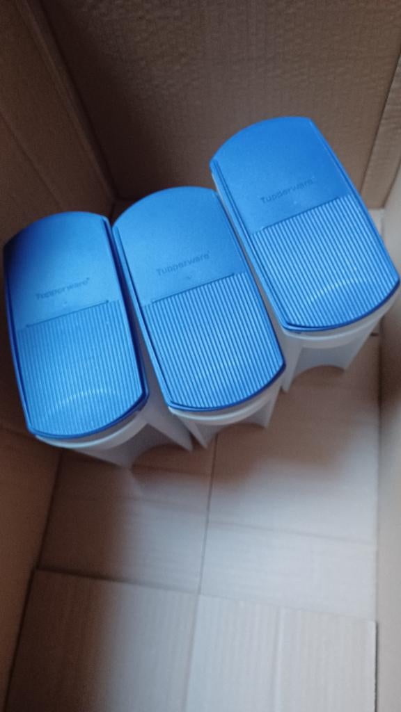 Tupperware, Enlèvement, Bleu