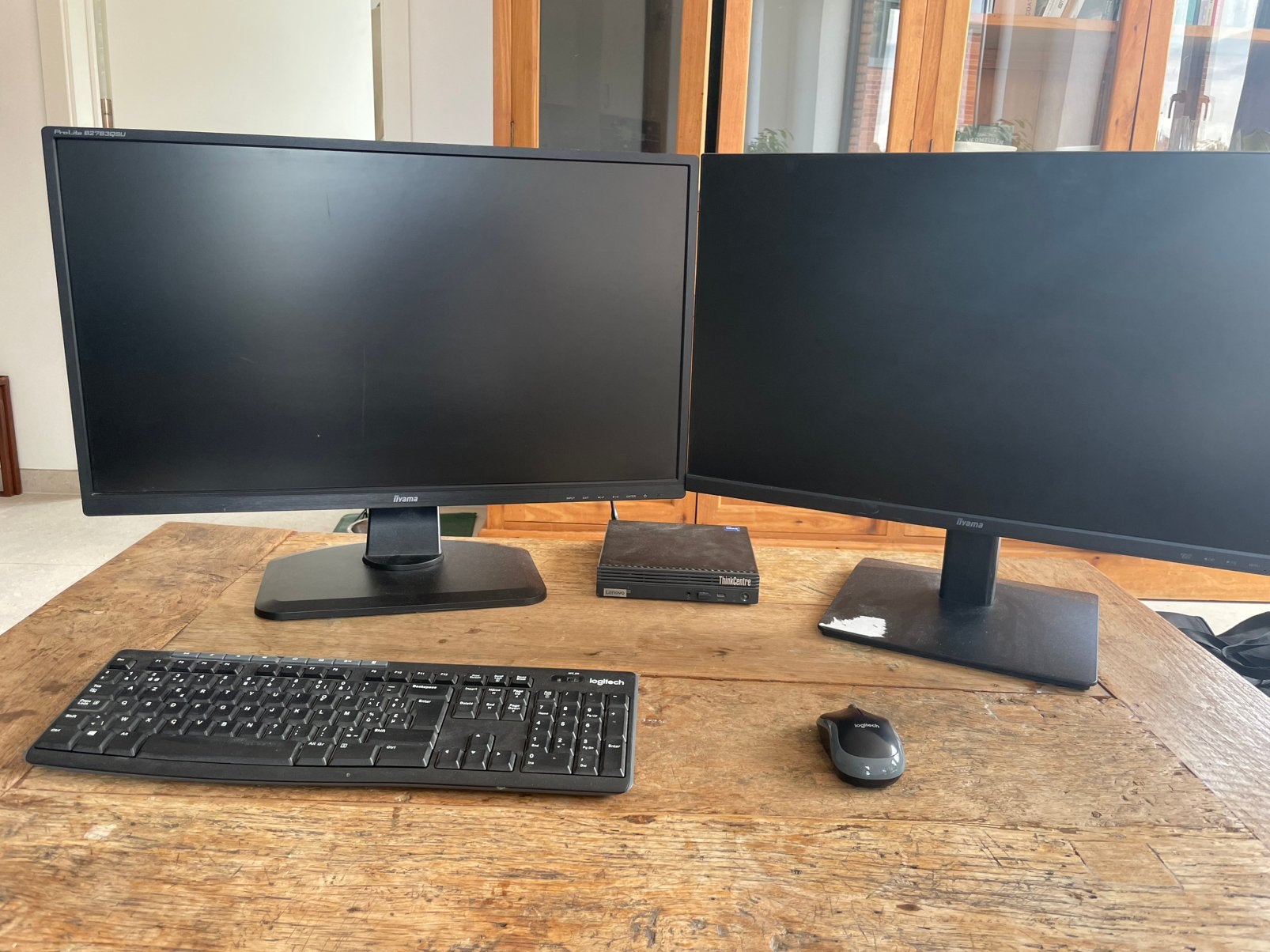 Lenovo ThinkCentre M70q Tiny + 2 Schermen(60hz), Gebruikt, Met monitor, 8 GB, Virtual Reality