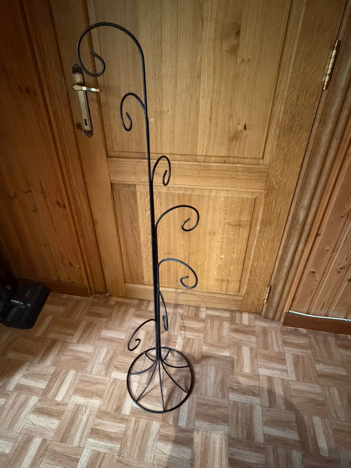 Grand porte-bougies sur pied en fer forgé noir, Enlèvement, Utilisé, Noir, Métal