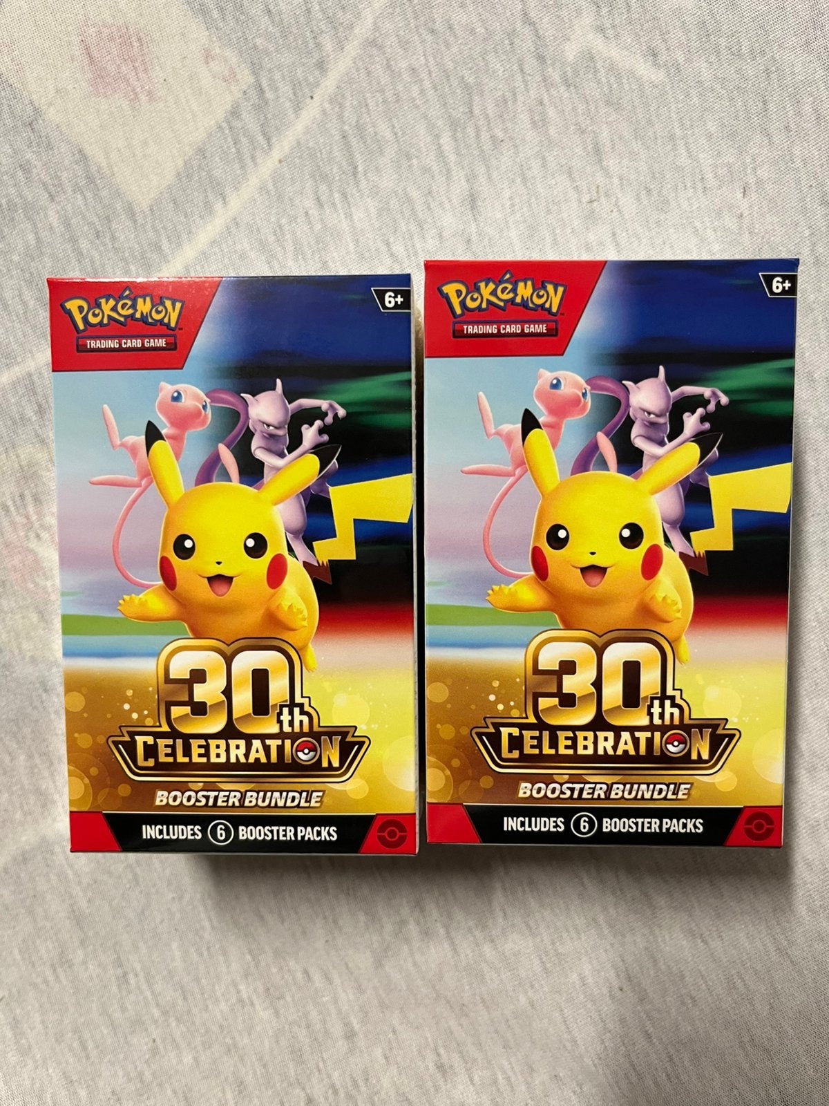 2 Booster Bundles 30th Celebration, Verzamelen, Ophalen, Zo goed als nieuw