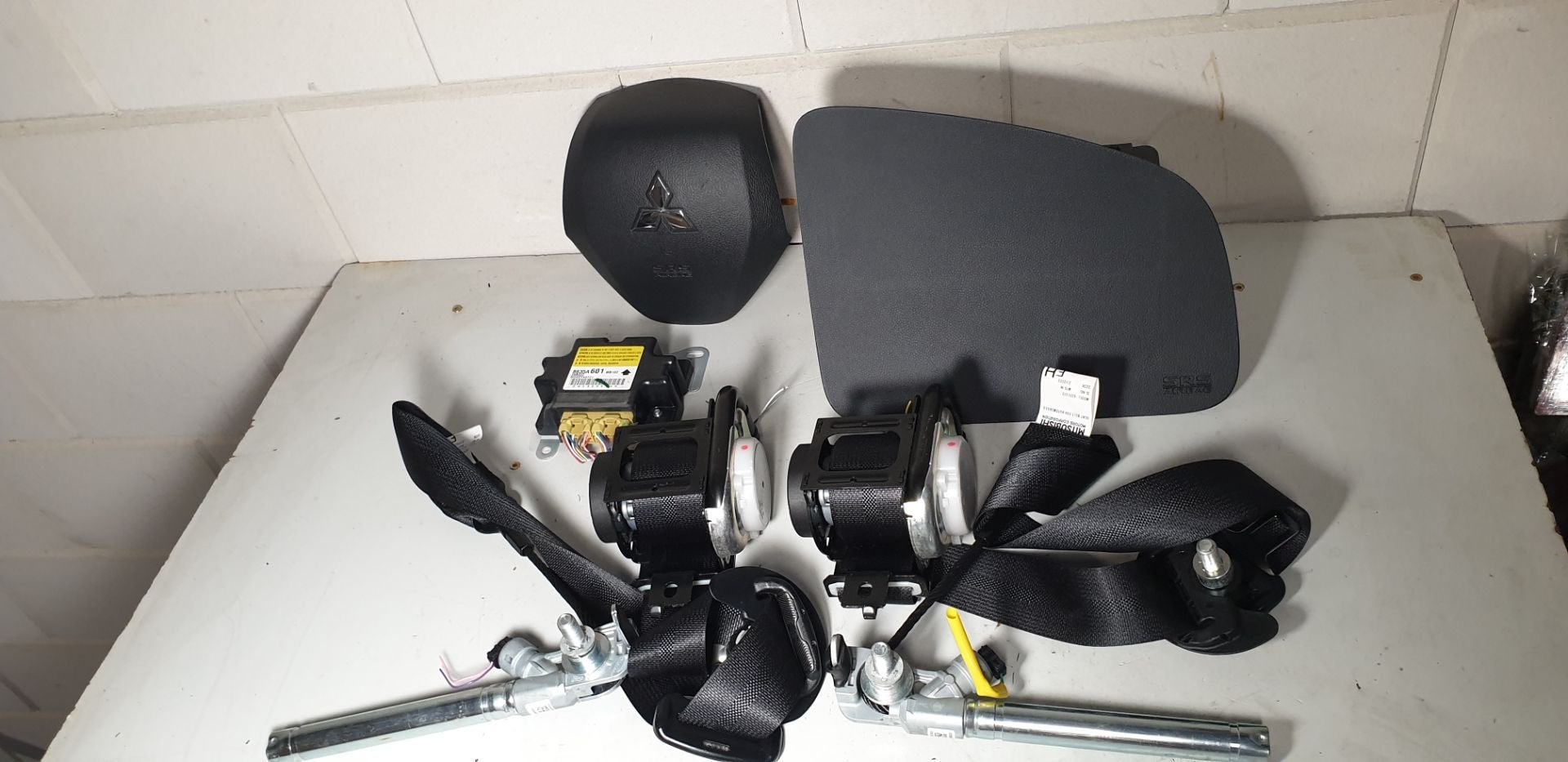 Kit d'airbags Spacestar A08 restyl , module d'airbag de cein, Info@mitsubishi-motors.com, Mitsubishi Motors Corporation, Utilisé