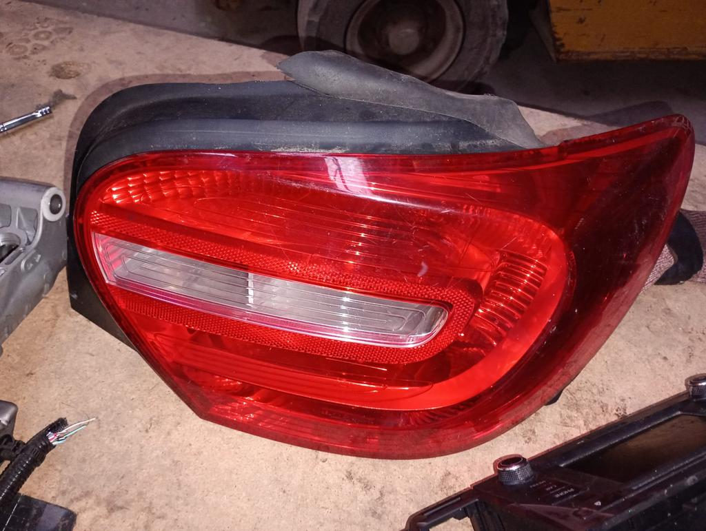 Mercedes classe A, Enlèvement, Arrière