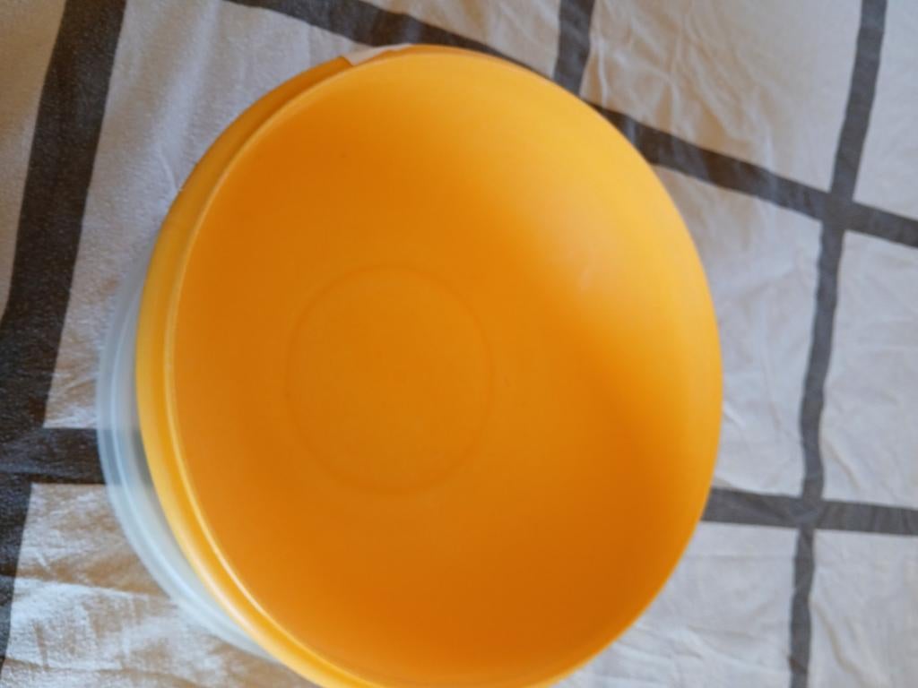 Tupperware pot met deksel, Ophalen
