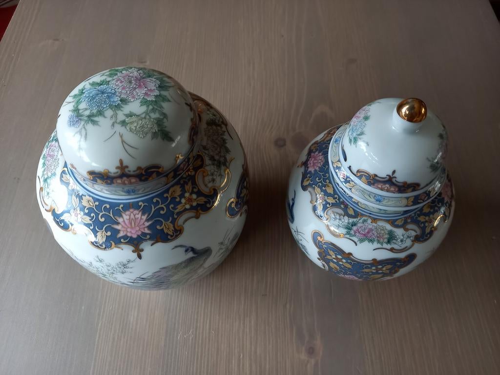 2 PORSELEINEN DEKSELPOTTEN > EN WIE VIND DIE NIET MOOI ???, Antiek en Kunst, Antiek | Porselein, Ophalen of Verzenden
