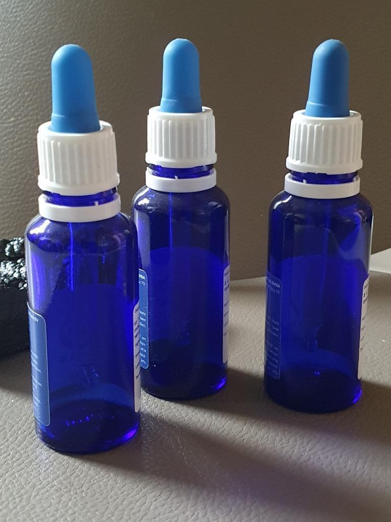 Fles 30ml blauw glas met pipet, Verzamelen, Ophalen of Verzenden, Gebruikt, Overige typen