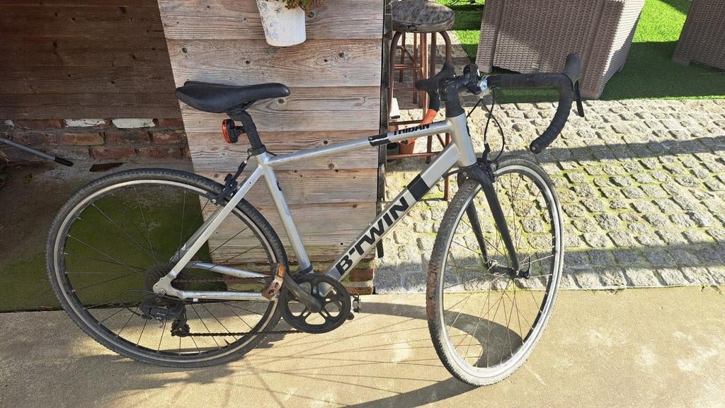 gravelbike b twin triban 100 met platte band maat M, Ophalen, Gebruikt