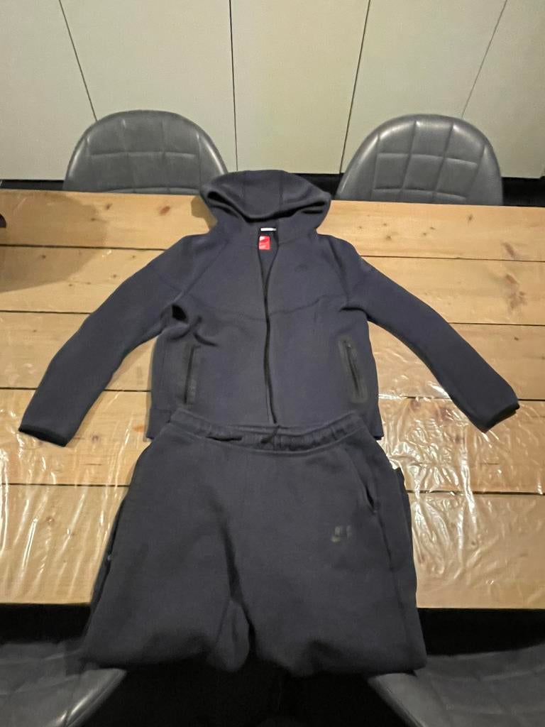 Nike tech kids, Ophalen of Verzenden, Zo goed als nieuw, Jongen, Setje