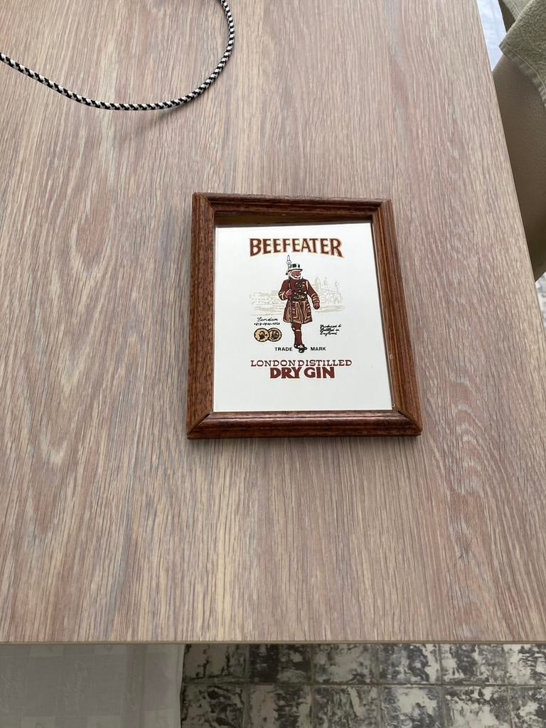 Engelse reclame Droge Dry Gin .Wandbord. Tegel. BEEFEATER., Verzamelen, Wijnen, Ophalen of Verzenden