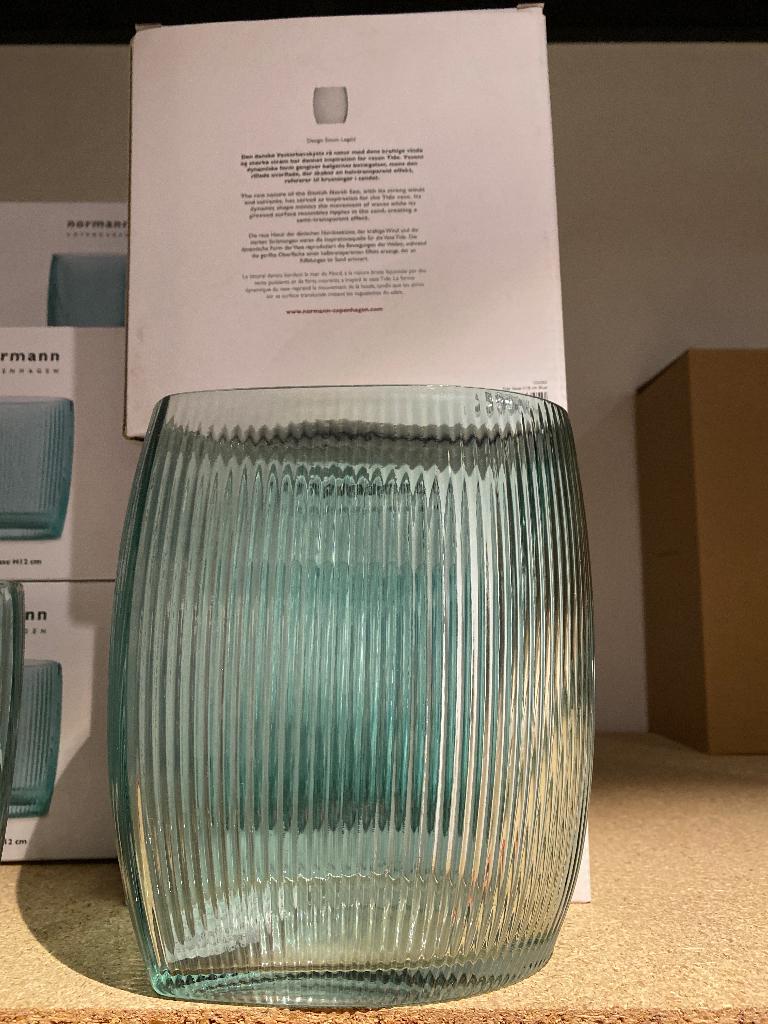 Normann copenhagen tide vase 18cm, Nieuw, Ophalen of Verzenden, Glas, Minder dan 50 cm
