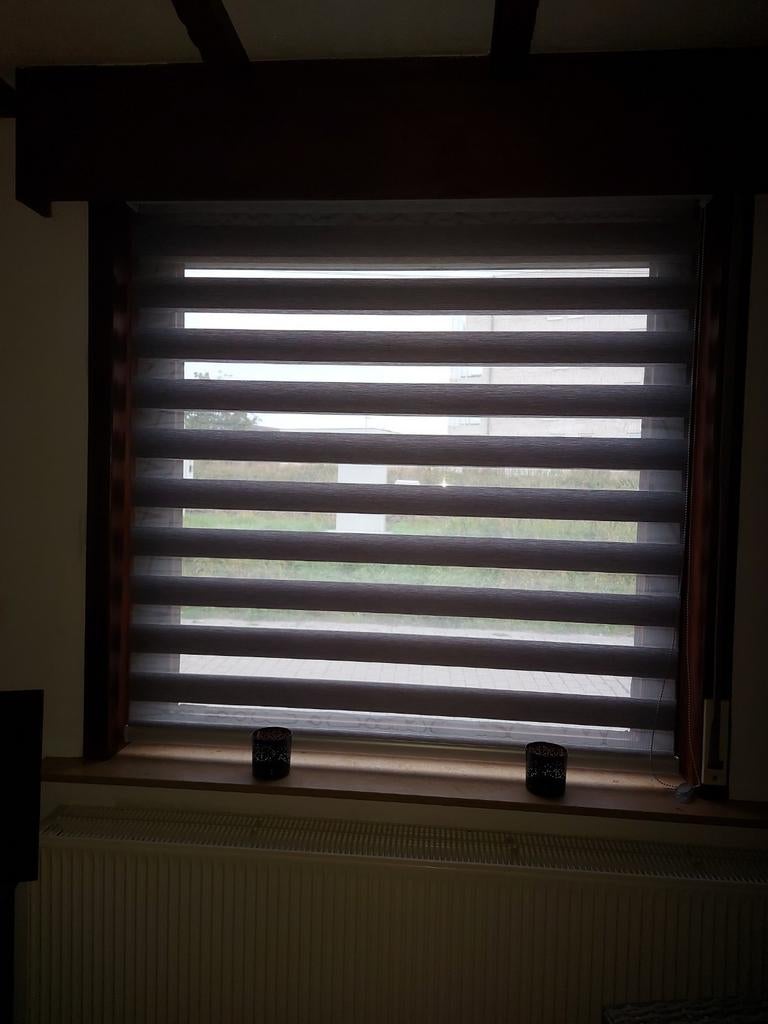 Licht grijze semi verduisterende rolgordijnen, Ophalen, Zo goed als nieuw
