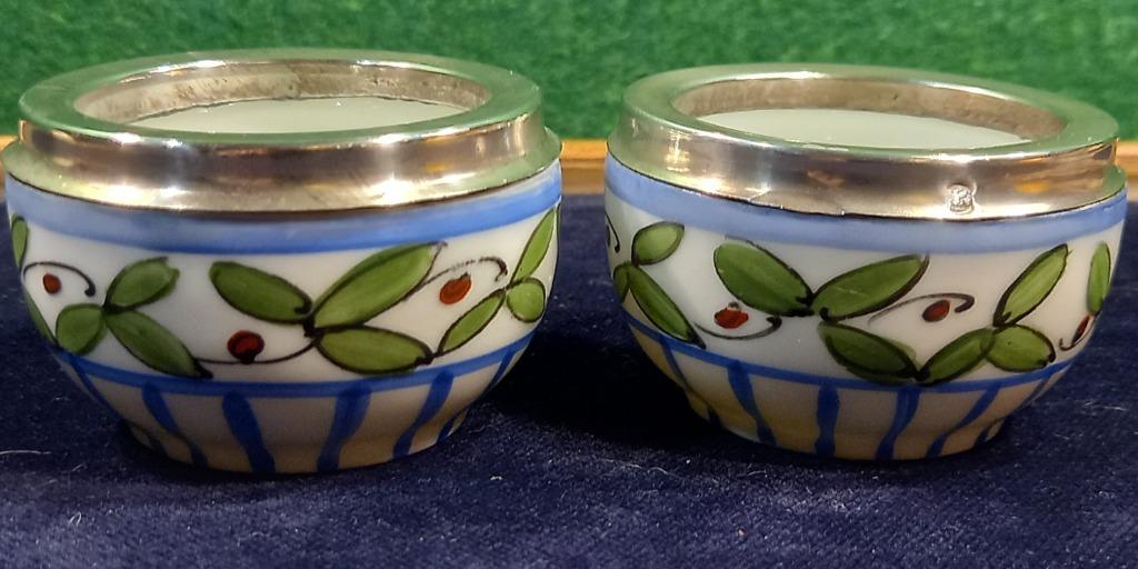 JOLIE PAIRE DE SALIERES EN PORCELAINE DE LIMOGES ET ARGENT, Enlèvement ou Envoi