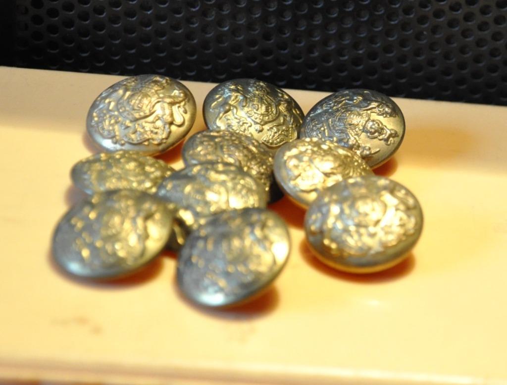 10 boutons militaire insigne heraldique, Collections, Objets militaires | Général, Enlèvement ou Envoi
