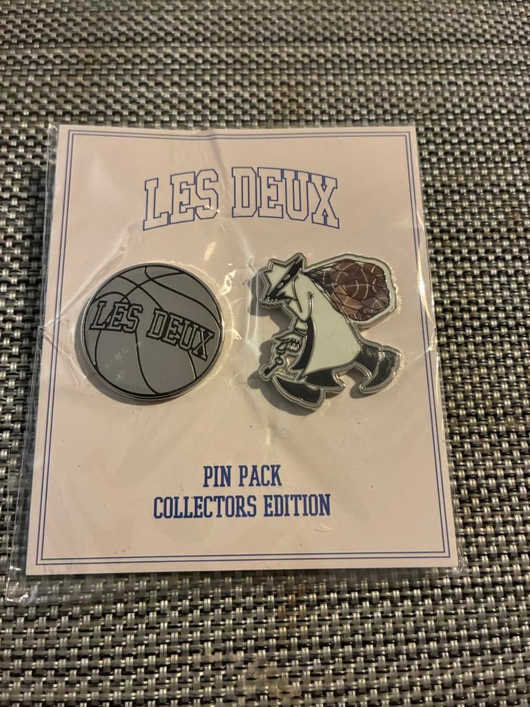 pack de 2 pins pin’s de la marque les deux collector, Enlèvement, Neuf, Marque, Insigne ou Pin's