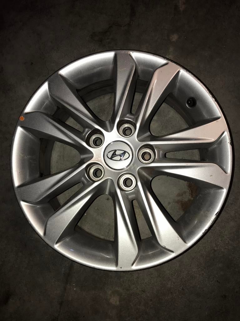 1JANTE ALUMINUM HYUNDAI, Autos : Divers, Enjoliveurs, Comme neuf