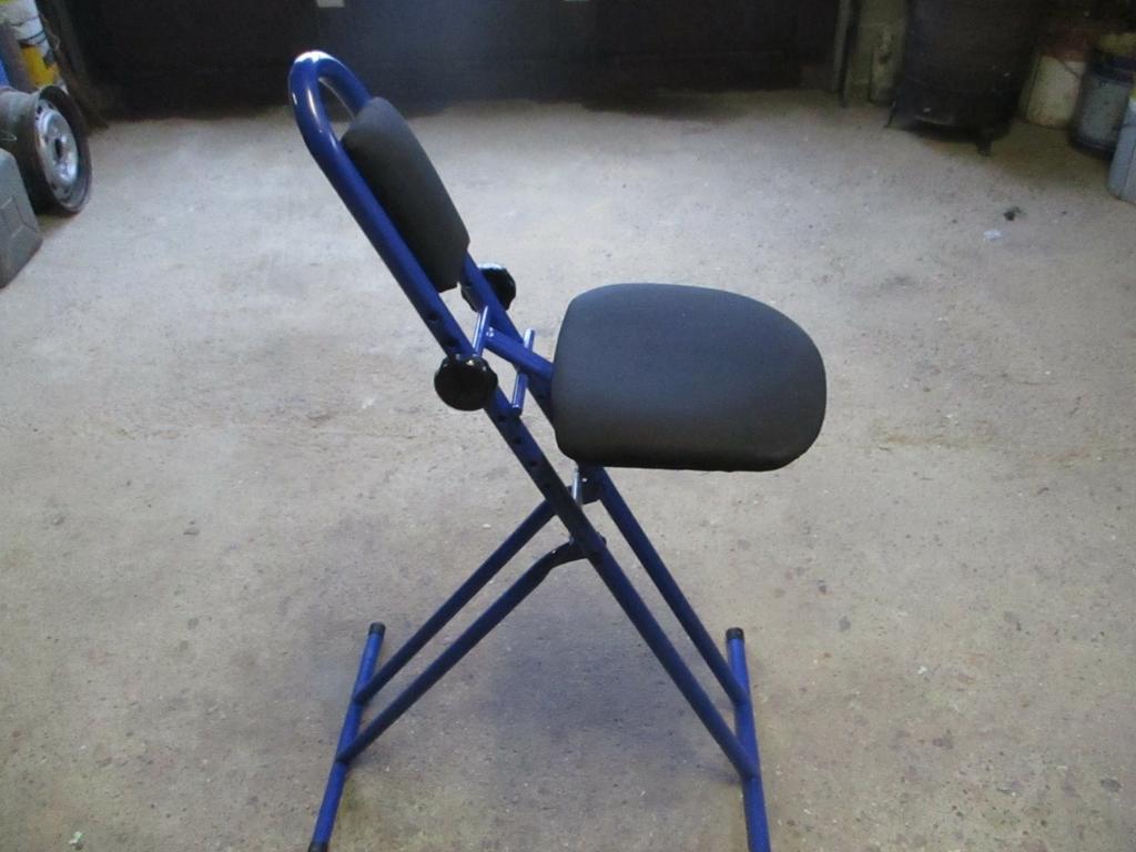 Tabouret pliable, Enlèvement, Réglable en hauteur, Utilisé, Matériaux autres