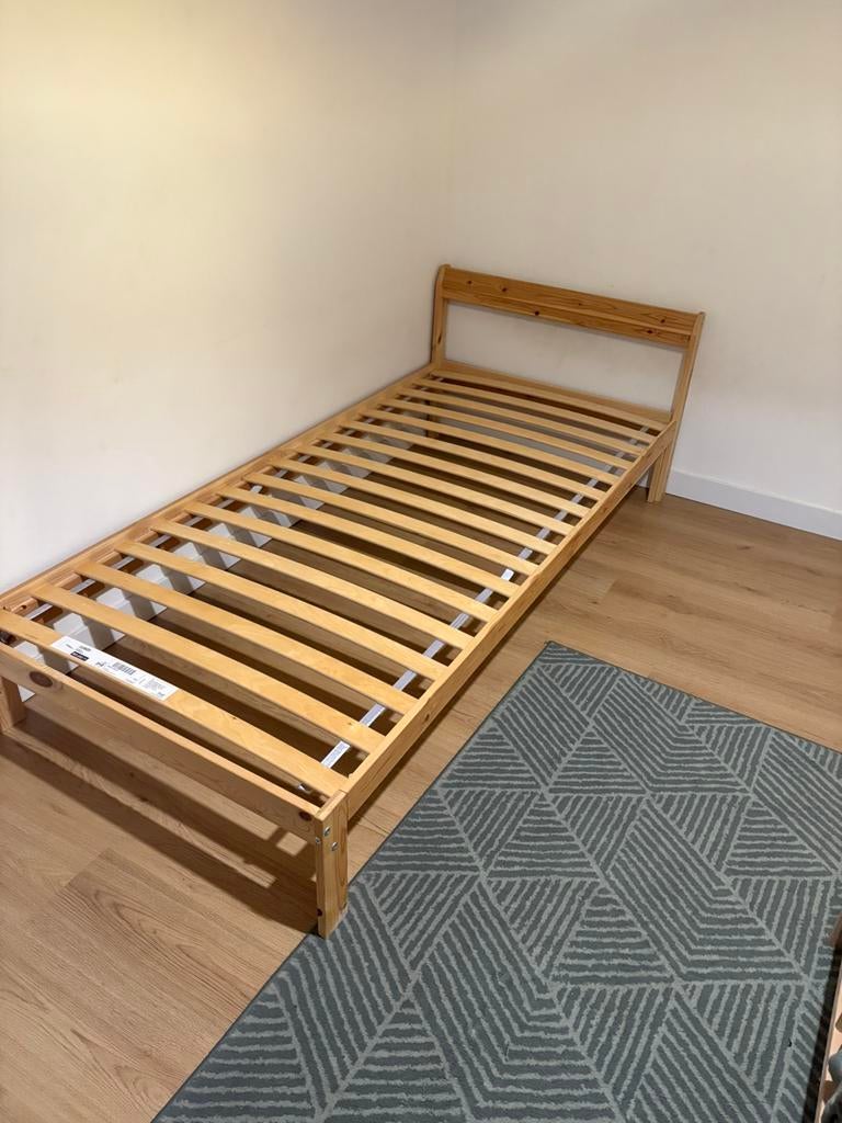 Neiden bed ikea, Enlèvement, Comme neuf