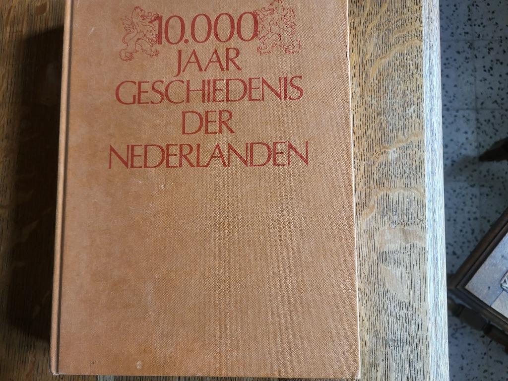 Boek 10000 jaar Geschiedenis der Nederlanden, Ophalen of Verzenden, Gelezen