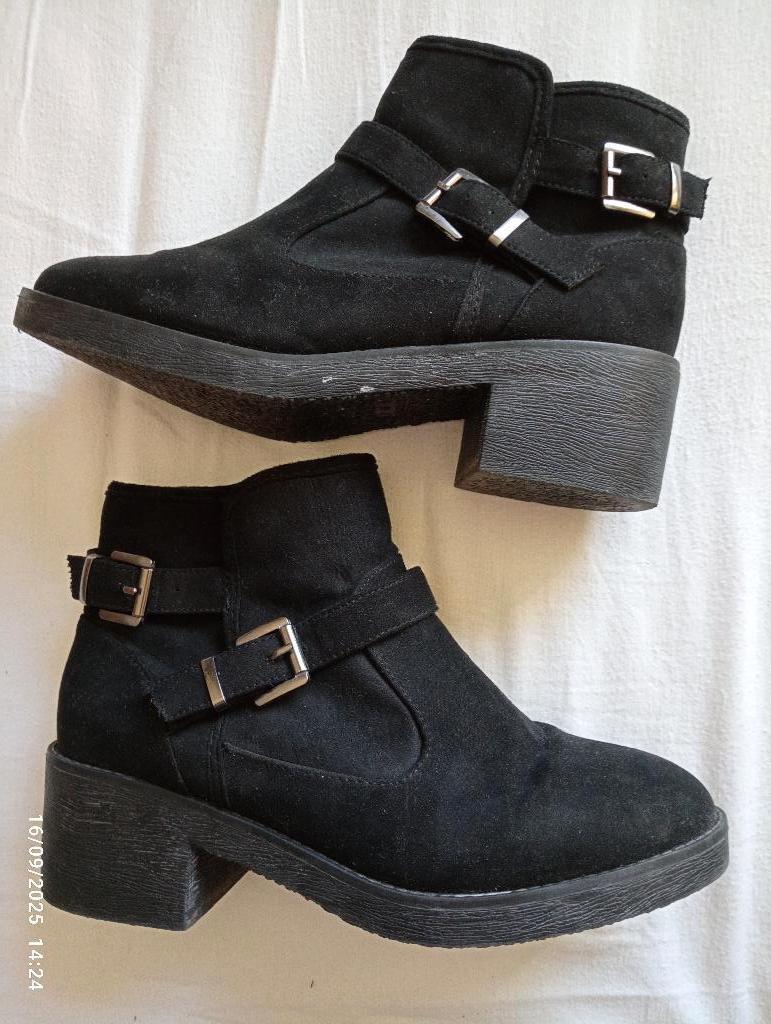 Bottines fourrées, Primark, Enlèvement, Boots et Botinnes, Porté