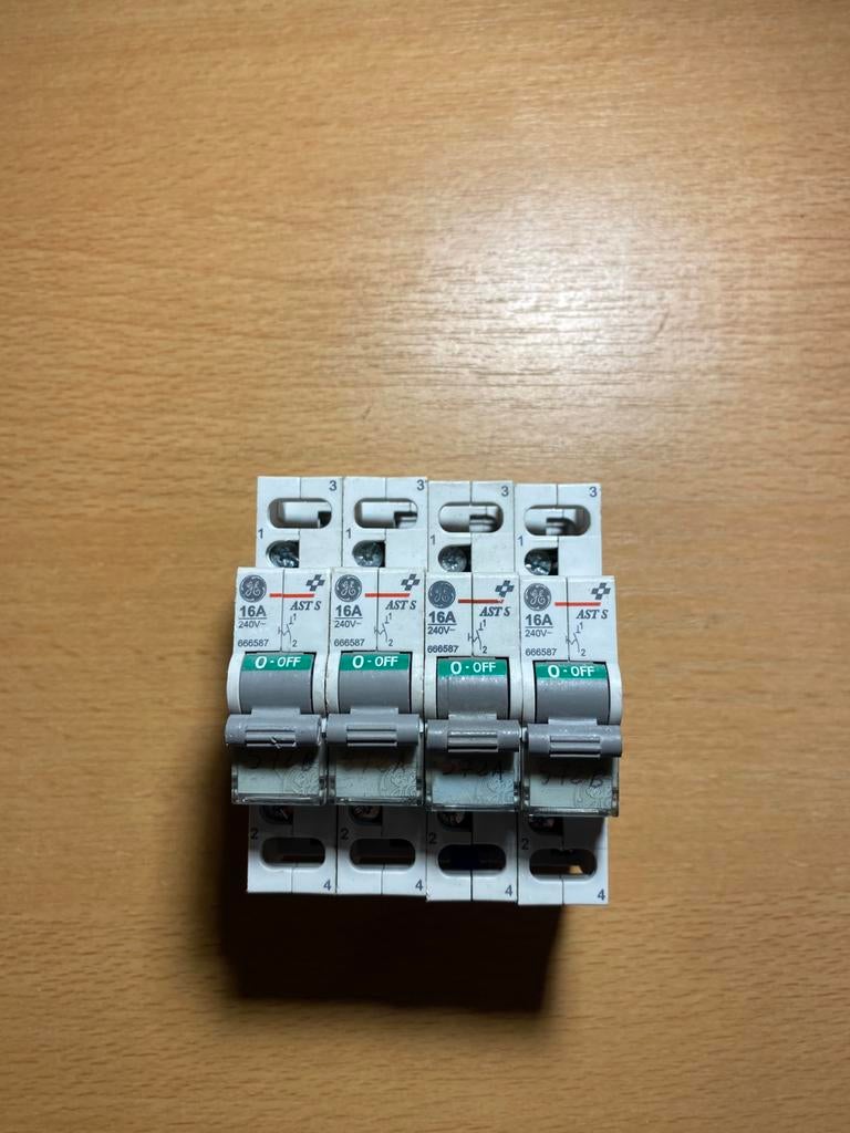 Lot disjoncteur/fusible Vynckier 1€/pièce, Bricolage & Construction, Électricité & Câbles, Enlèvement ou Envoi, Comme neuf, Autres types