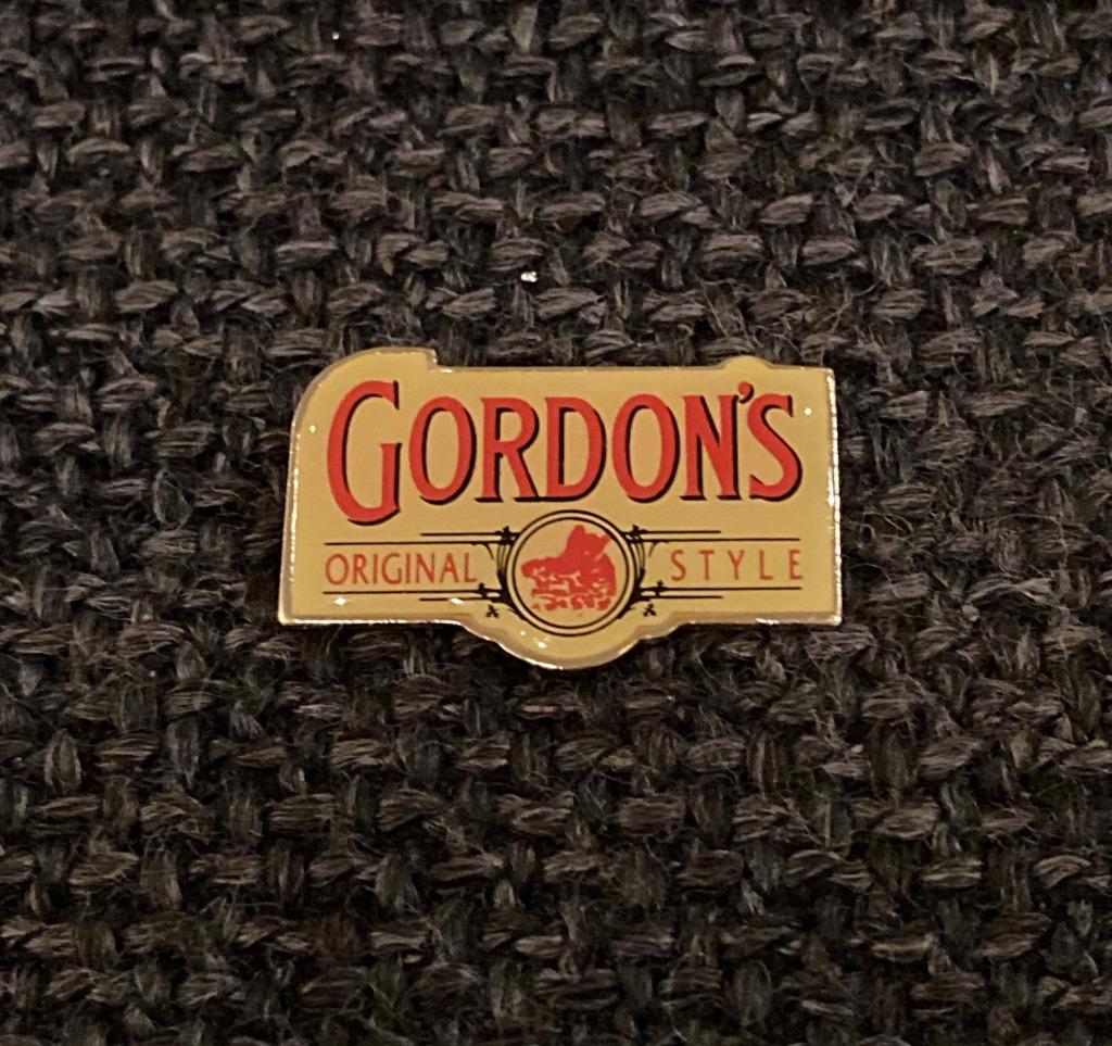 PIN - GORDON'S - LONDON DRY GIN, Collections, Envoi, Utilisé, Marque, Insigne ou Pin's