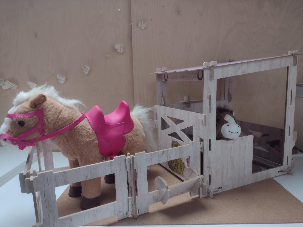 Baby Born paardenstal met paard + veulen, Enlèvement, Comme neuf, Baby Pop