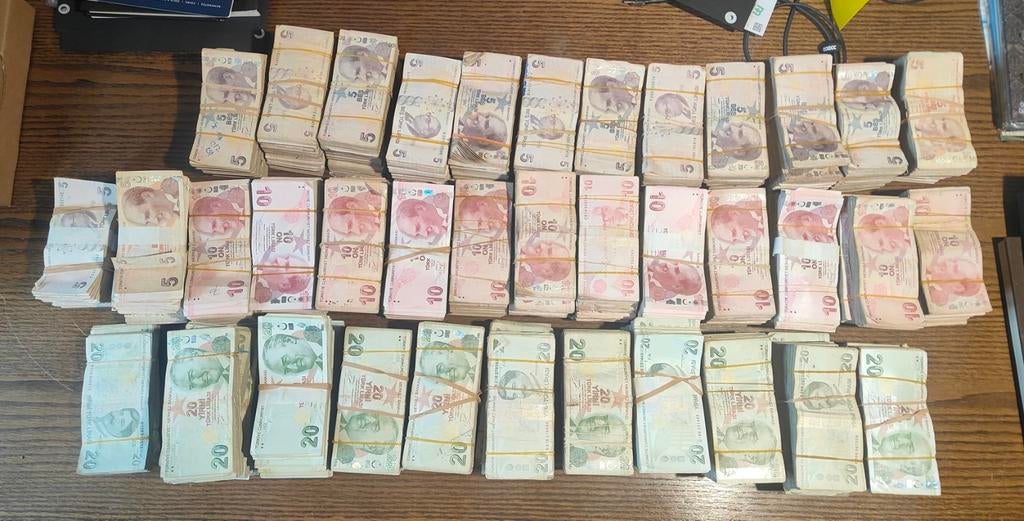 200000 Turkse Lira - omruilen a 1€ voor 55 Lira, Ophalen of Verzenden, Overige landen, Setje